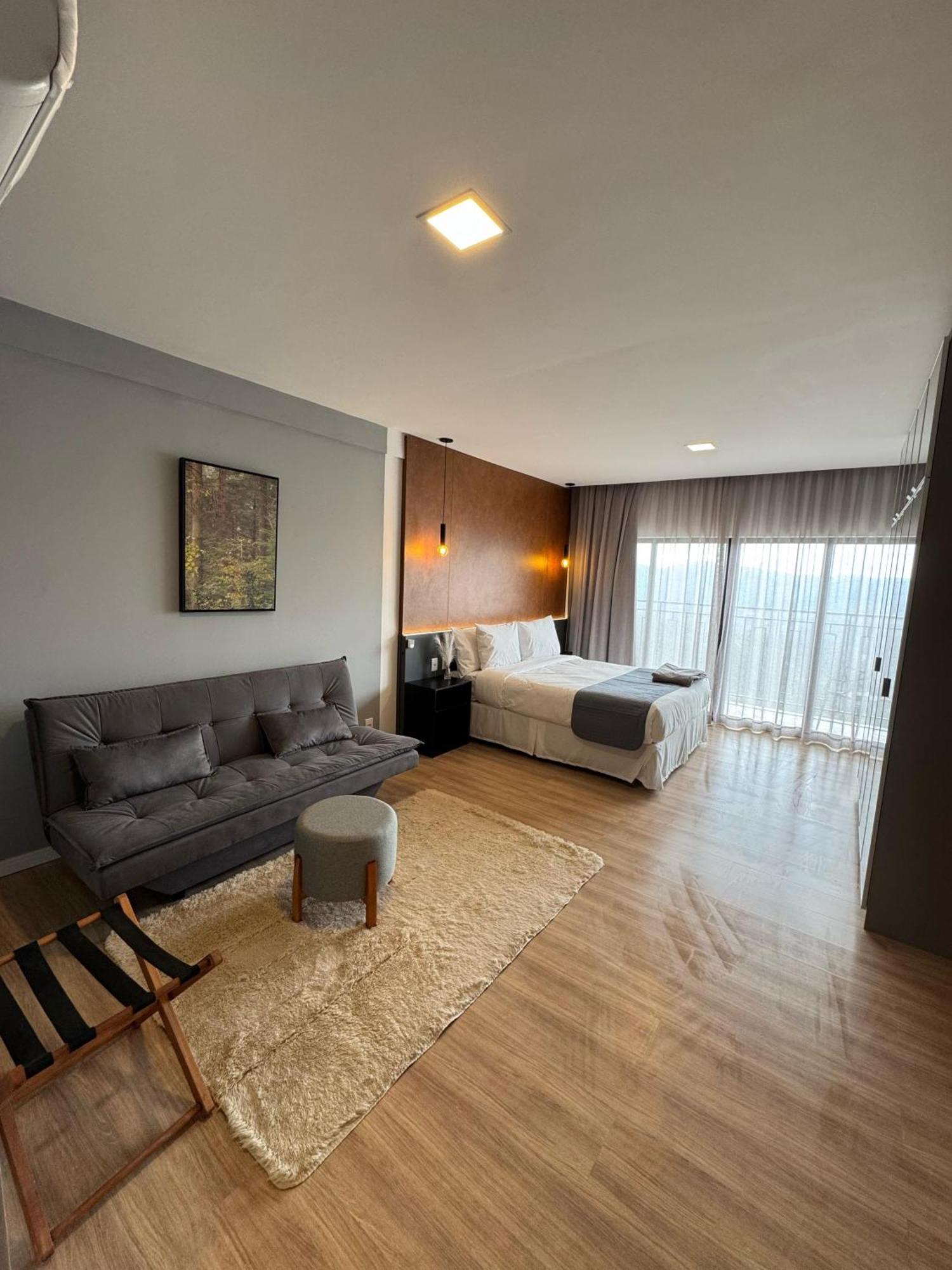 Flat No Completao Gran Paradiso - Tem - Novinho