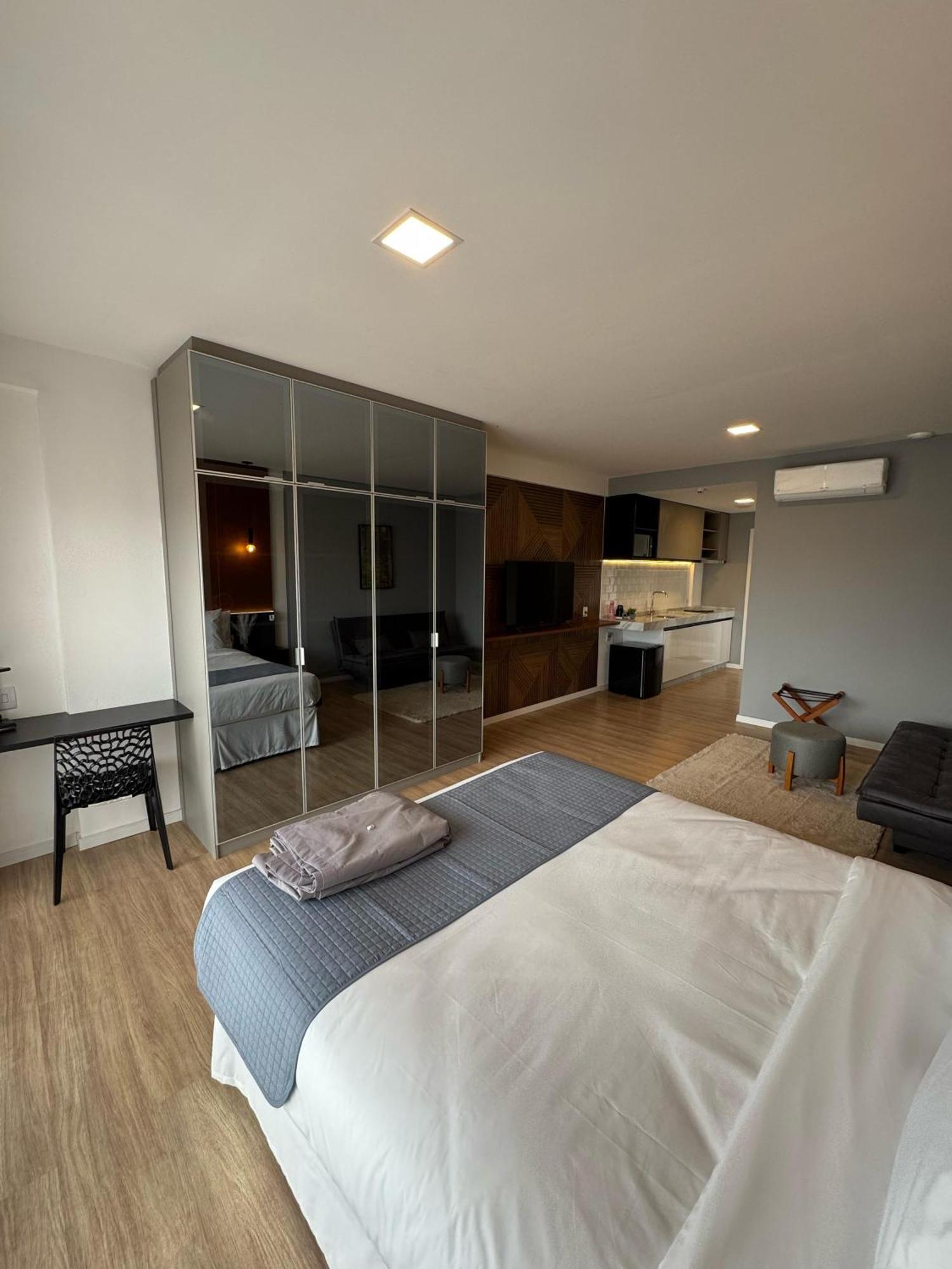 Flat No Completao Gran Paradiso - Tem - Novinho