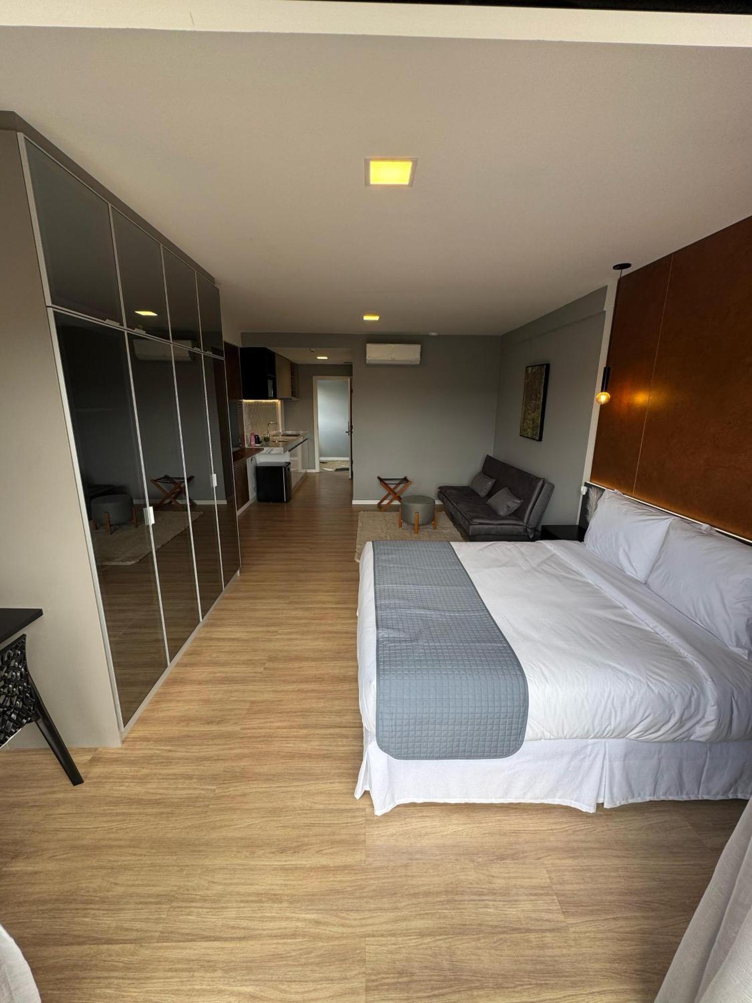 Flat No Completao Gran Paradiso - Tem - Novinho *